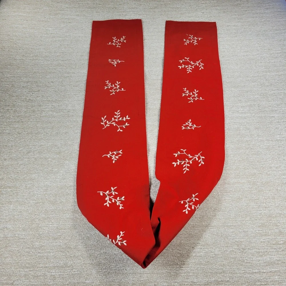 Linum Mistel Table Runner Red Embroidered Mistletoe Vines Holiday Christmas